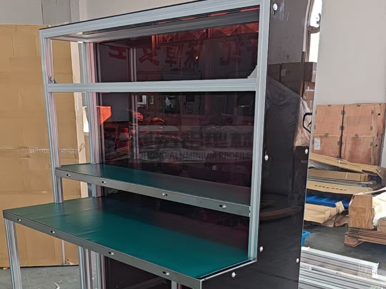 4040RA鋁型材打造多功能操作臺，賦能機械設(shè)備制造高效升級